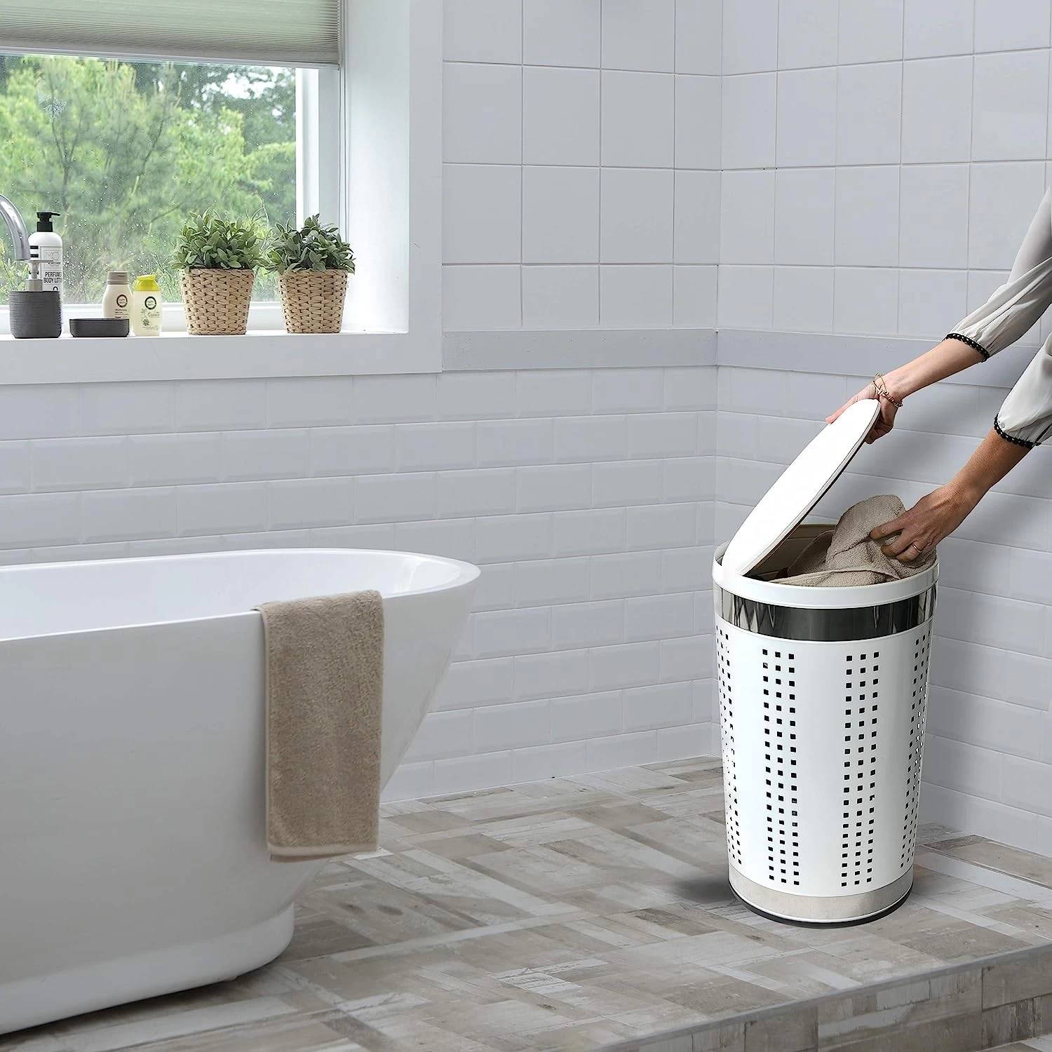 Cesto portabiancheria da 46 litri in acciaio inox colore bianco