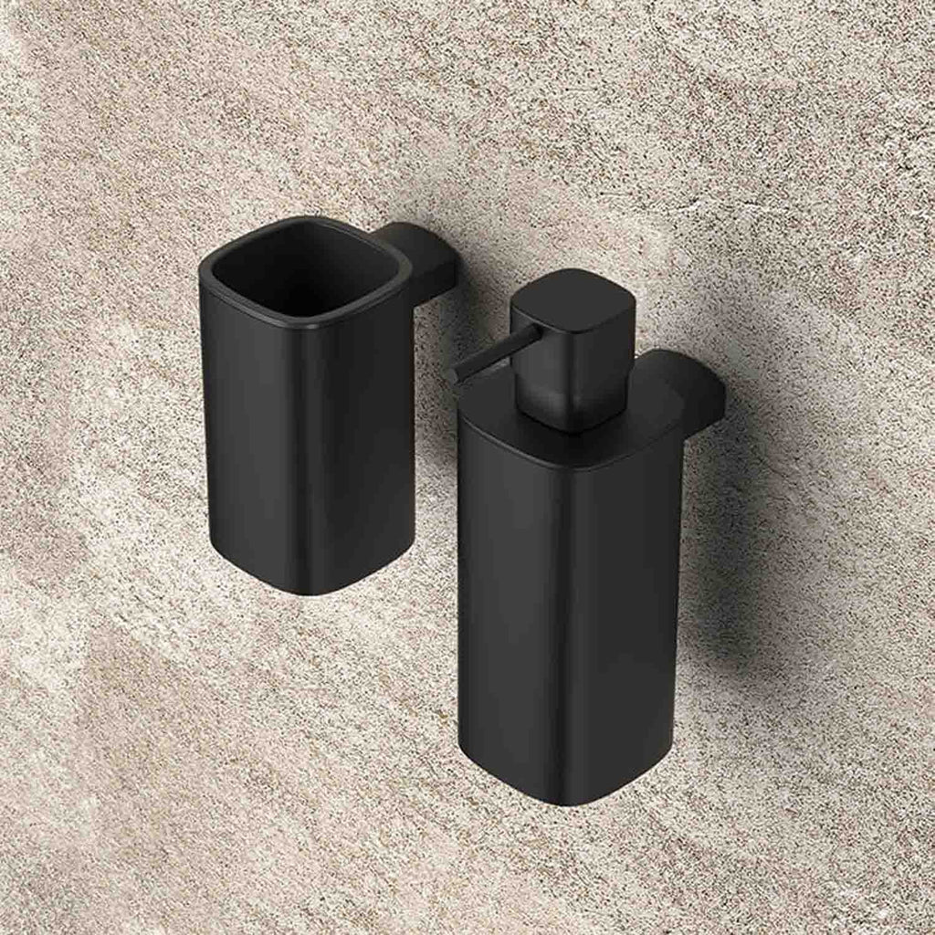 Spandisapone in ottone nero collezione Trenta di Colombo Design
