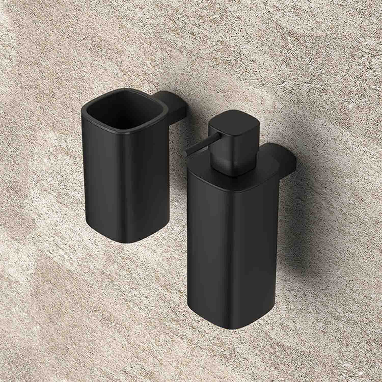 Spandisapone in ottone nero collezione Trenta di Colombo Design