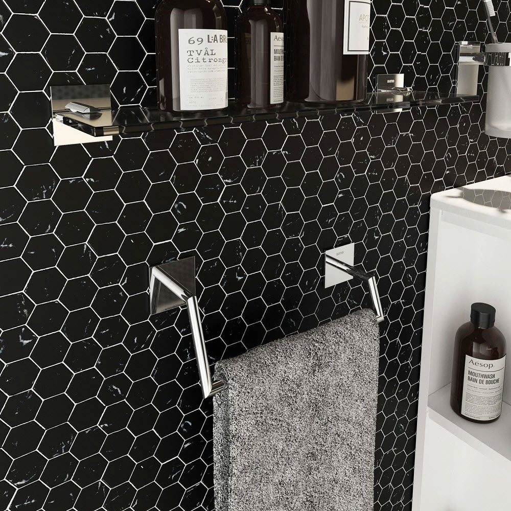 Porta asciugamani da incollo in ottone cromato della collezione 'Stick' by Cosmic - cm 25