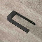 Porta rotolo in ottone nero collezione Trenta di Colombo Design