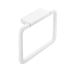 Porta asciugamani sospeso ad anello in ottone della collezione 'Black & White' by Cosmic - Bianco satinato 5x20x15 cm