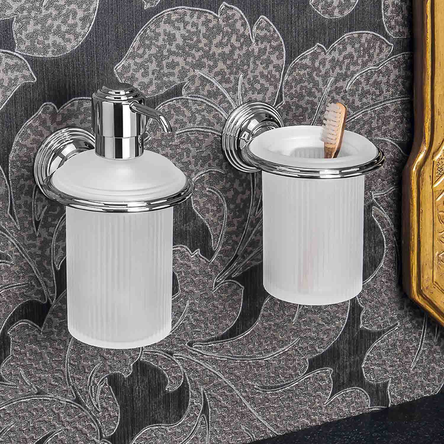Spandisapone in ottone cromato e vetro acidato collezione Hermitage di Colombo Design