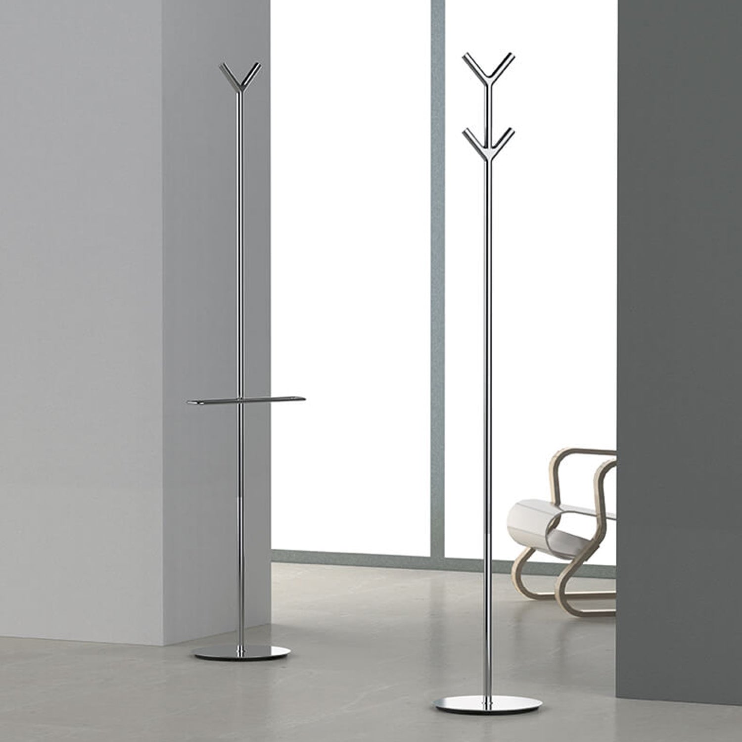Piantana con 4 appendini in ottone cromato Planets di Colombo Design