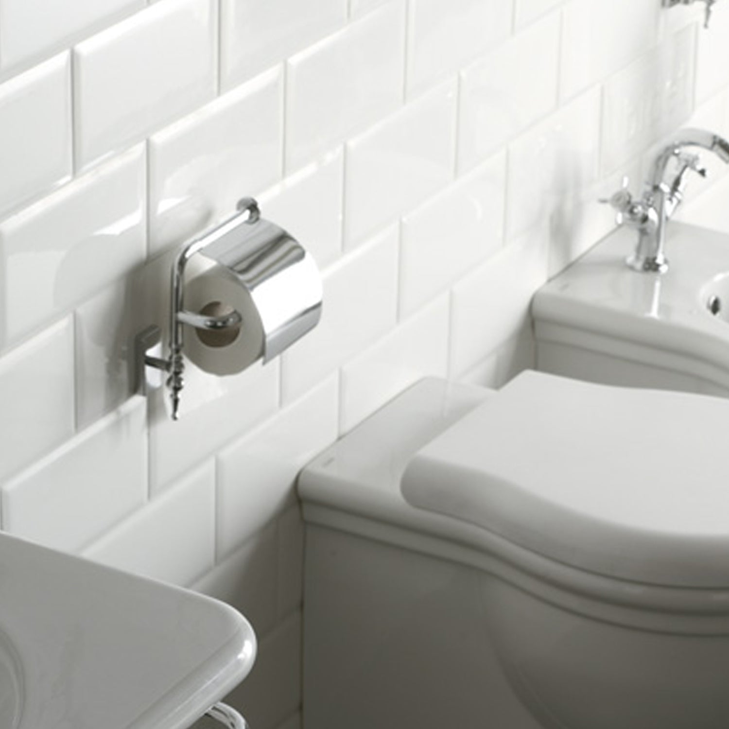 Portarotolo in ottone cromato installazione a parete collezione Paestum Globo