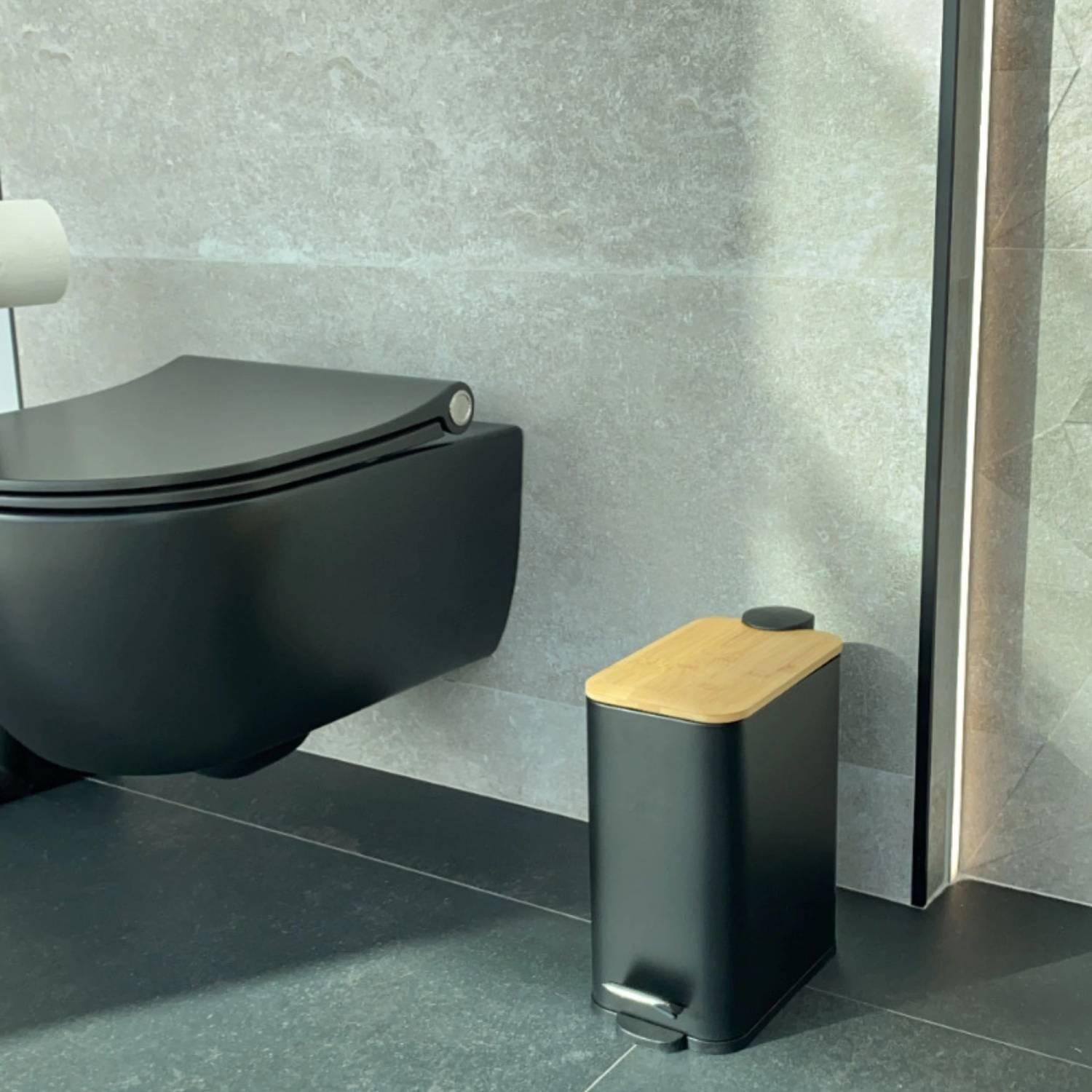 Pattumiera a pedale modello Erik in acciaio capienza 5 Litri colore nero