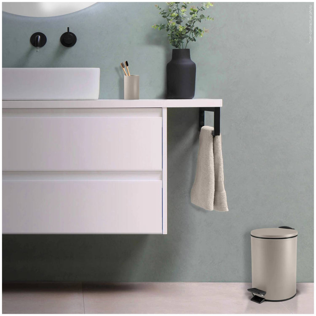 Pattumiera a pedale modello Adelar capienza 5 litri colore tortora opaco