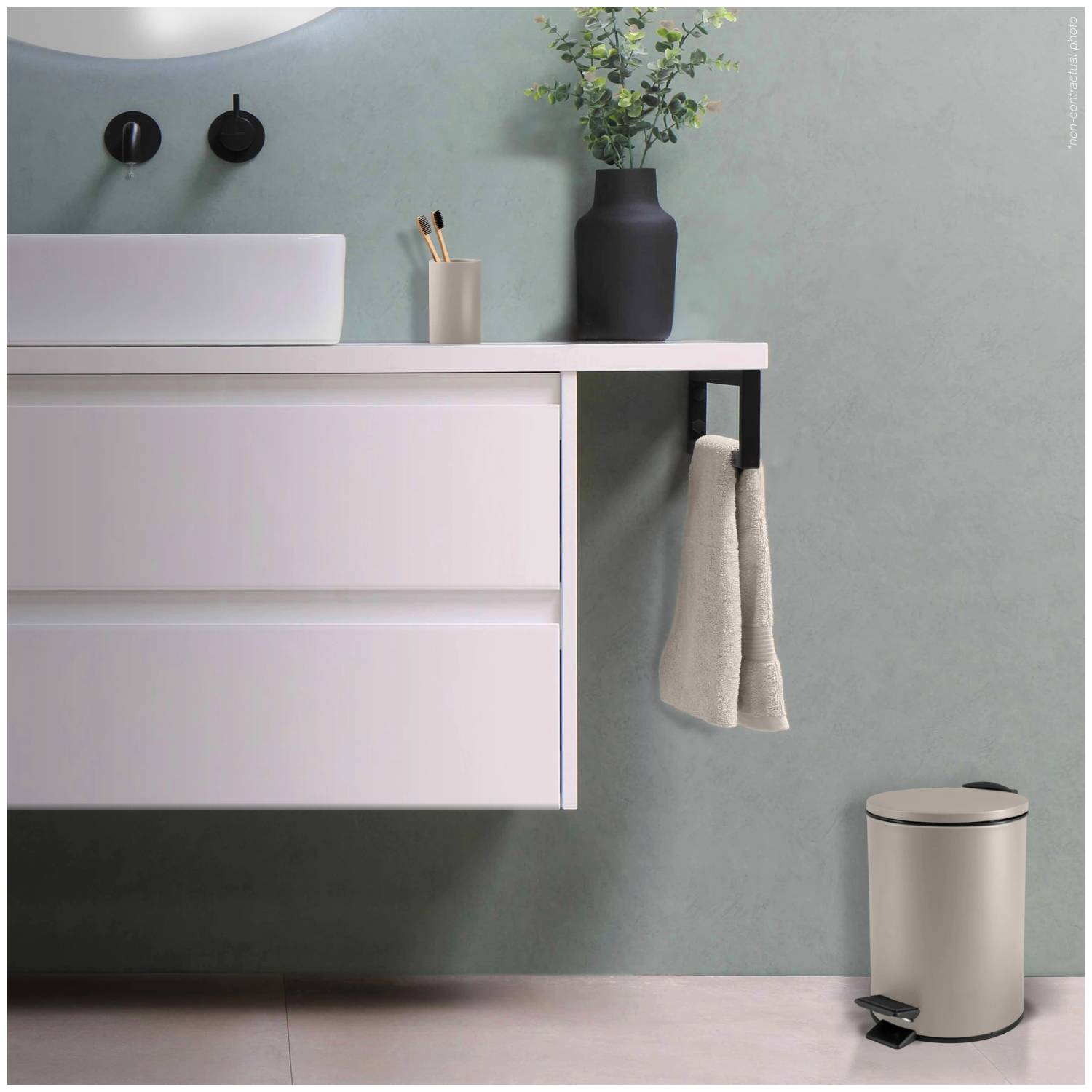 Pattumiera a pedale modello Adelar capienza 5 litri colore tortora opaco