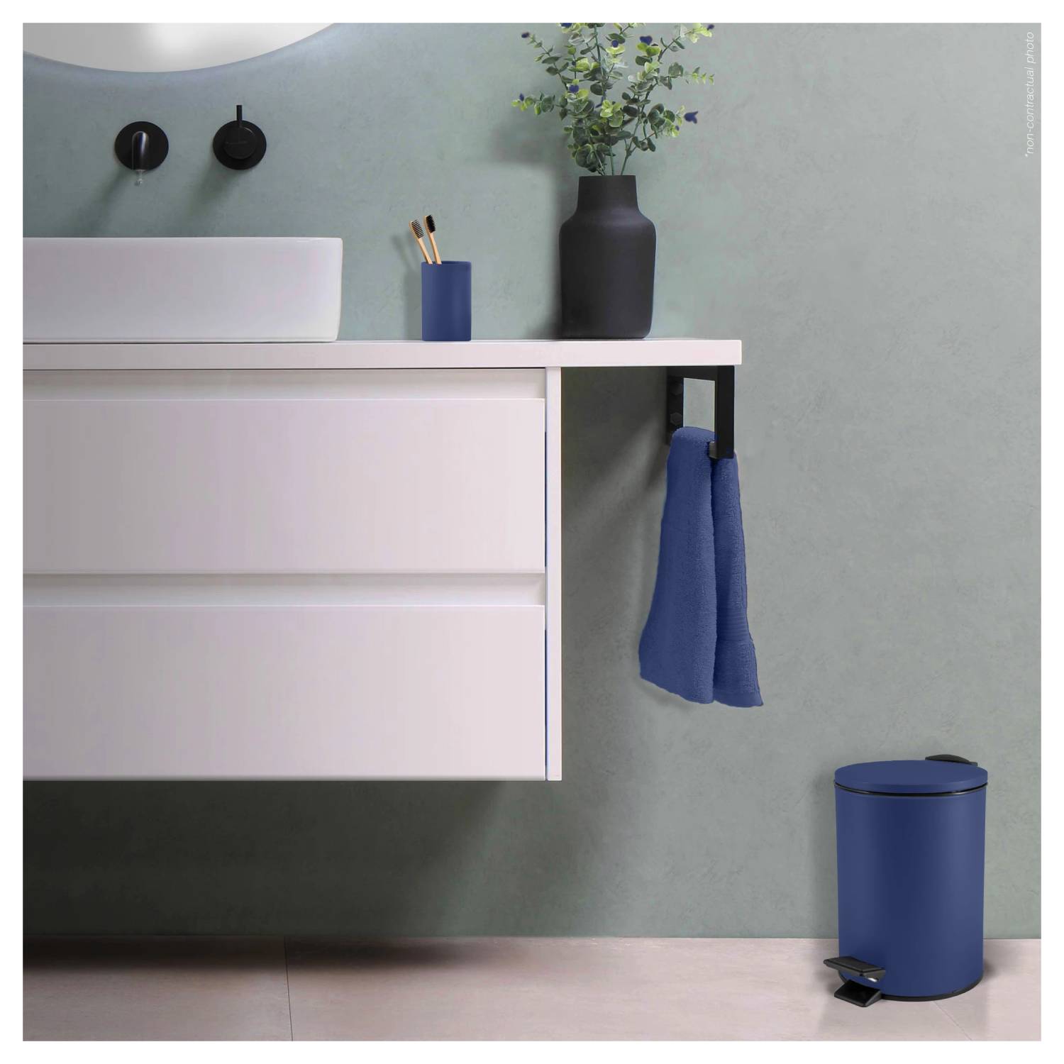 Pattumiera a pedale modello Adelar capienza 3 litri colore blu notte matto