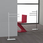 Piantana con 2 porta salvietta in ottone Square di Colombo Design