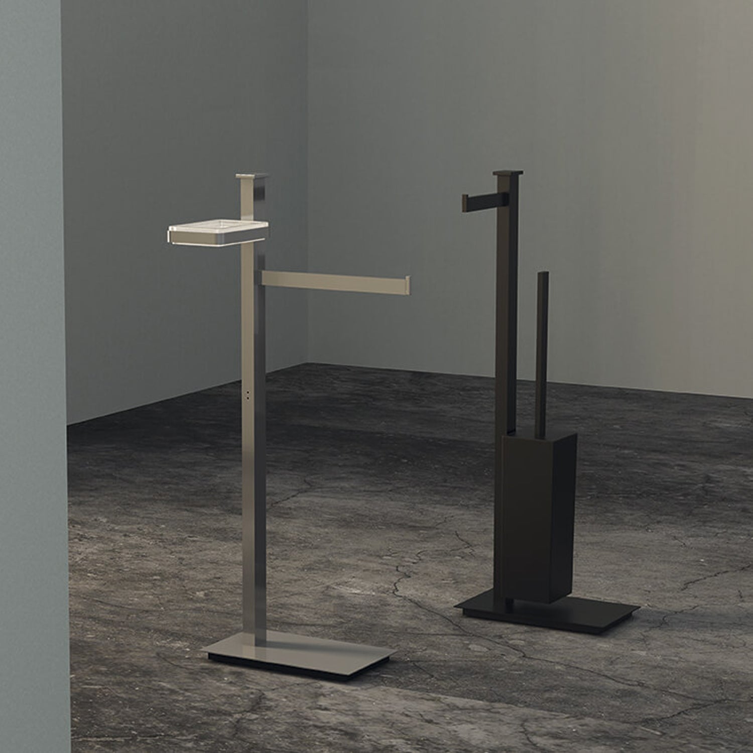 Piantana destra con porta rotolo e porta scopino in ottone Units di Colombo Design