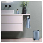 Pattumiera a pedale in acciaio modello Adelar capienza 5 litri colore blu opaco