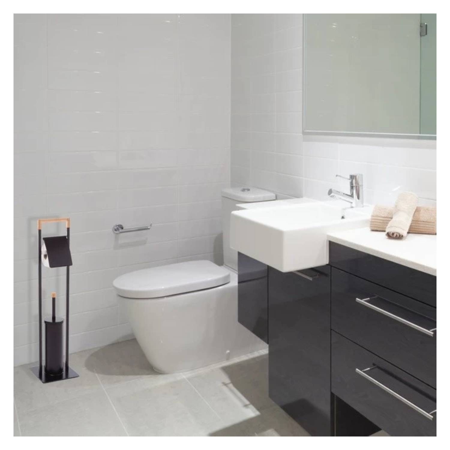 Piantana da bagno con porta rotolo carta igienica e scopino wc in bambÃ¹ e acciaio colore nero opaco