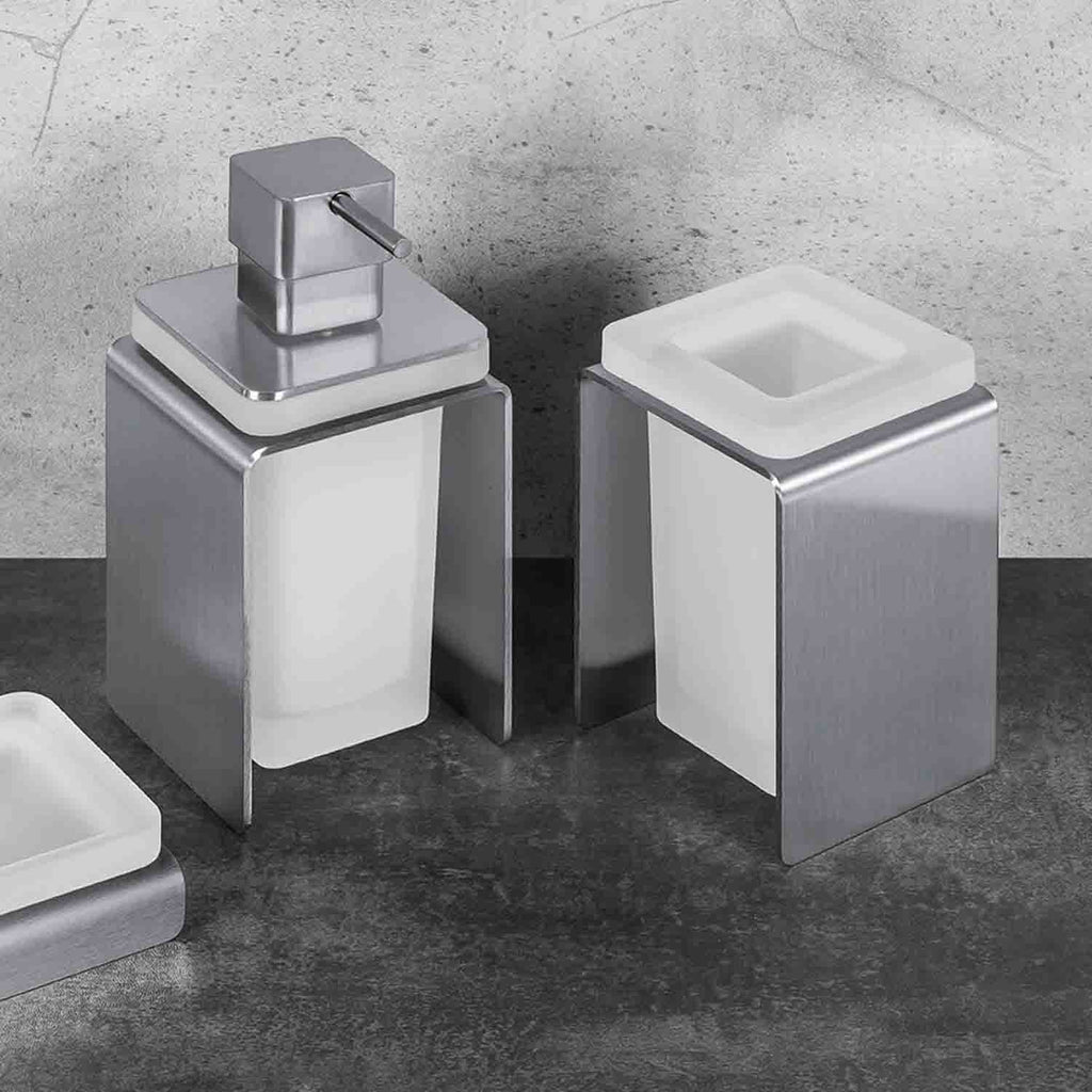 Porta bicchiere satinato d'appoggio collezione Over di Colombo Design