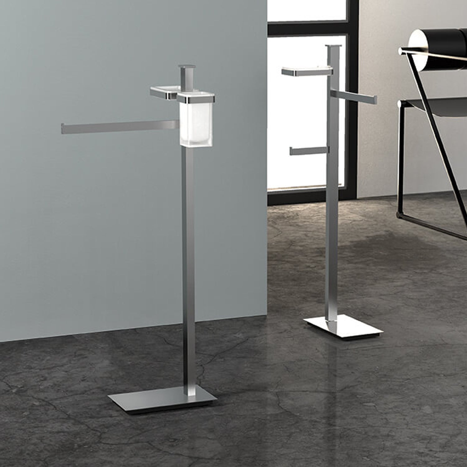 Piantana sinistra con porta sapone