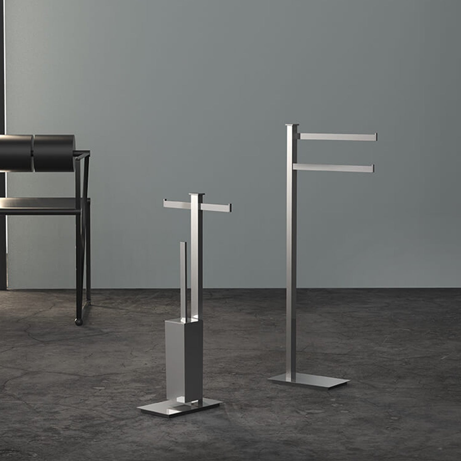 Piantana con doppio porta rotolo e porta scopino in ottone Units di Colombo Design