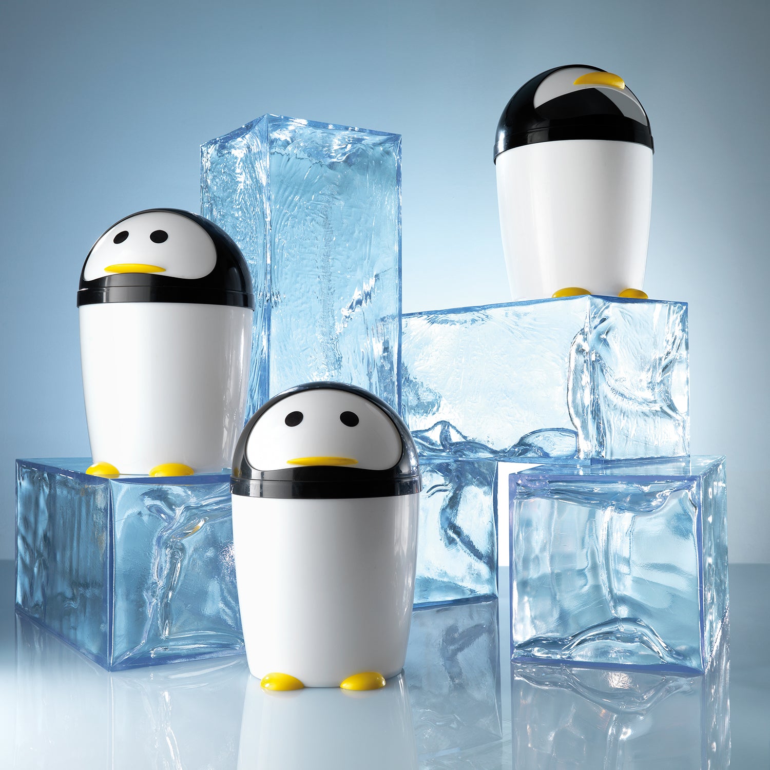 Portarifiuti 7.5 lt modello Peng di Gedy - Bianco/Nero